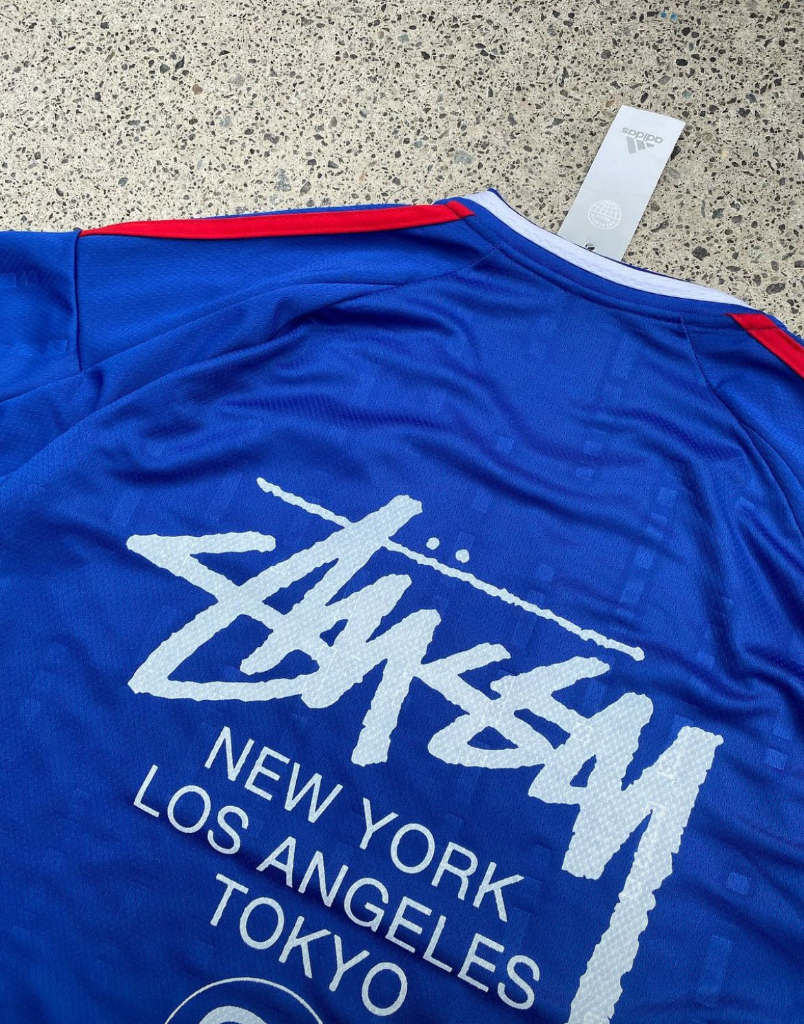 Aura - Stylisches Italien Trikot