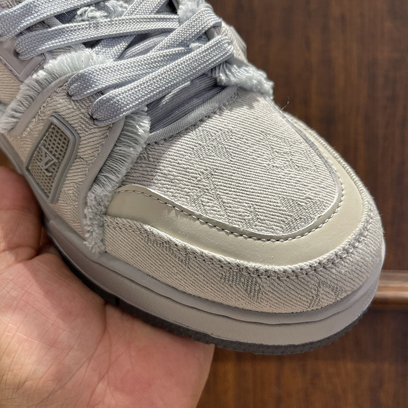 Celene - Distressed Sneaker