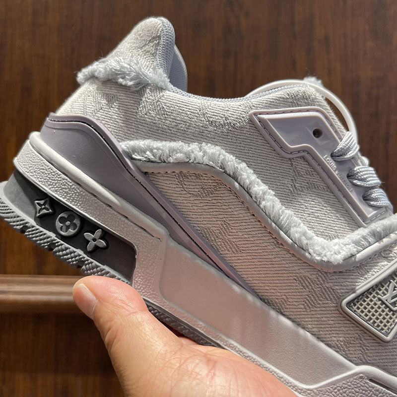Celene - Distressed Sneaker