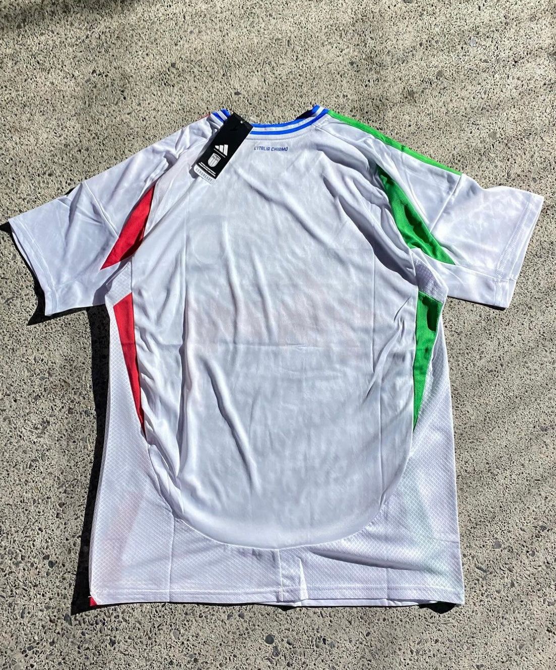 Aura - Stylisches Italien Trikot